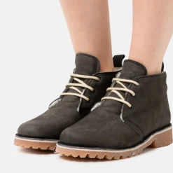 Dari Black Desert Boot